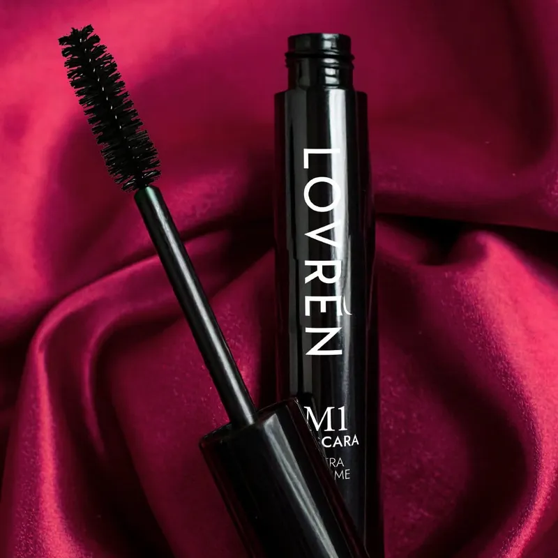 Lovrén odżywczy i ochronny tusz do rzęs z woskiem pszczelim efekt super objętości Mascara M1 Extra Volumne, 10 ml