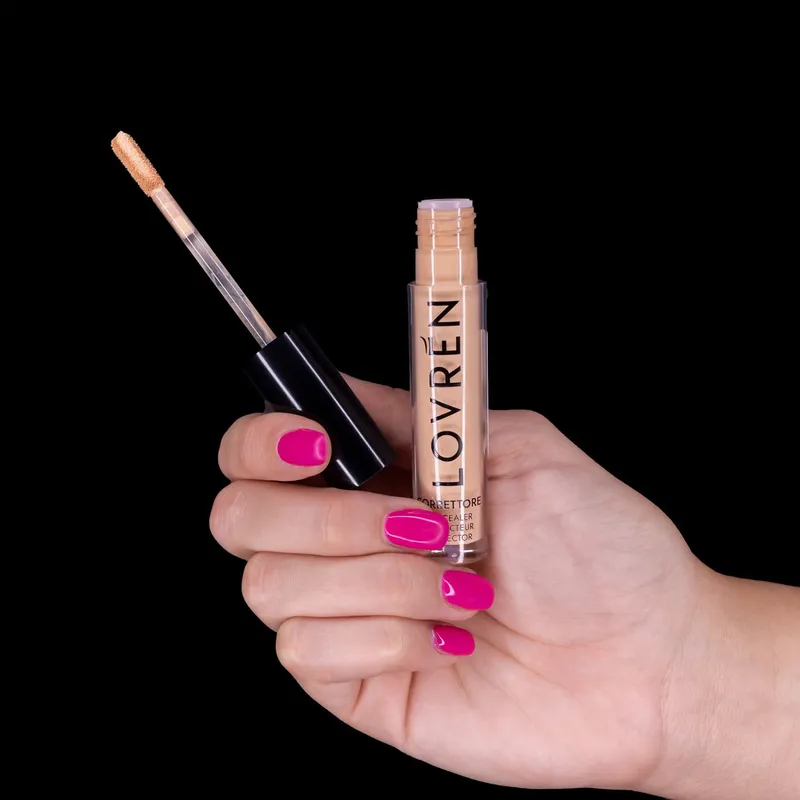 Lovrén korektor w płynie z antyoksydacyjnym ekstraktem z żurawiny CR1 Corection jasny beż,  4,5 ml