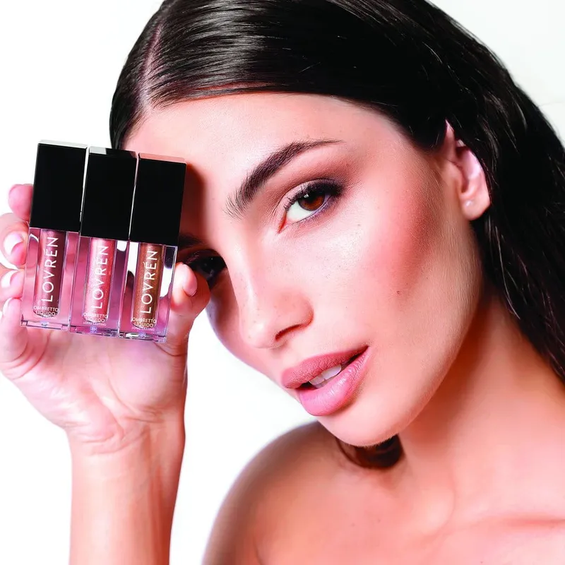 Lovrén cień do powiek w płynie, długotrwały efekt kolor OML2  Shiny Bronze, 3 ml