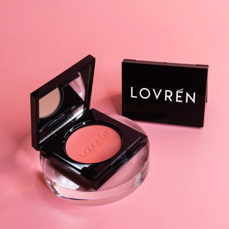 Lovrén odżywczy róż z witaminą E i masłem shea BL1 Blush, 4,2 g