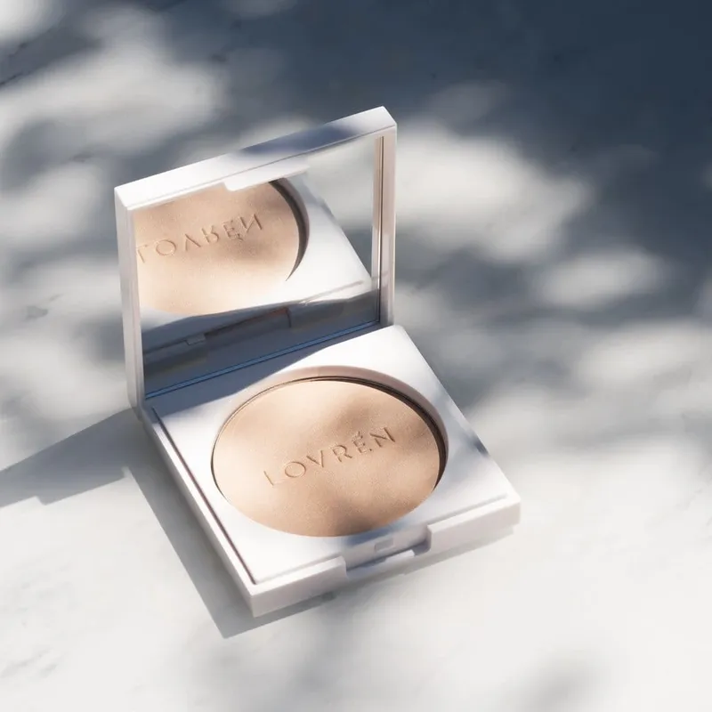 Lovrén rozświetlacz z witaminą E Illuminating Light&amp;Glow, 10,5 g