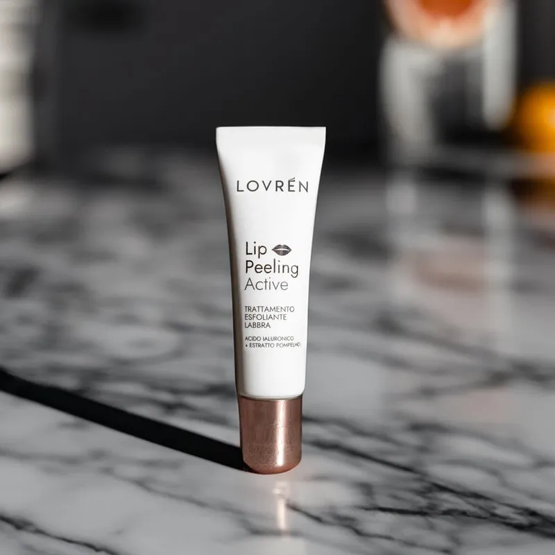 Lovrén aktywny peeling do ust z kwasem hialuronowym i ekstraktem z grejfruta Lip Peeling Active, 10 ml