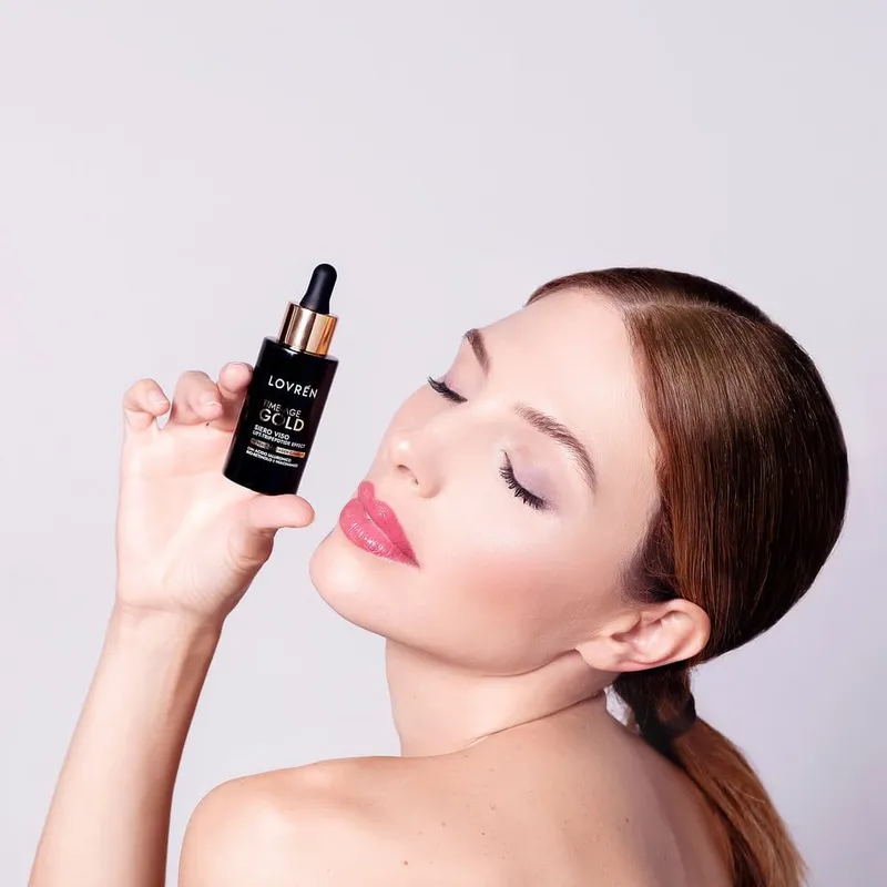 Lovrén innowacyjne serum o działaniu przeciwstarzeniowym z  tripeptydem- 28, niacynamidami i vit C, 30 ml