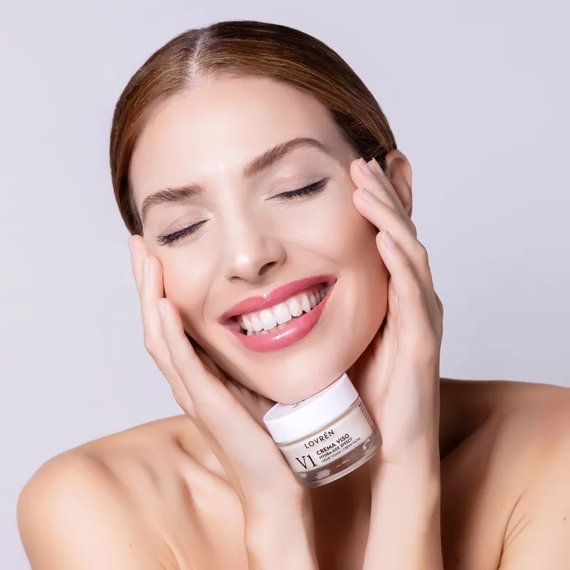 Lovrén głęboko nawilżający i odżywczy krem do twarzy z niskomolekularnym kwasem hialuronowym, wit E i ekstraktem z aloesu i róży damasceńskiej V1, 30 ml