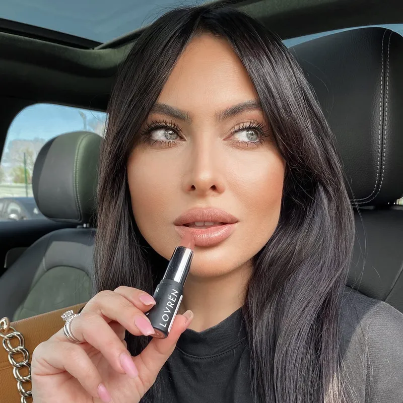 Lovrén Szminka nawilżająca, przeciwstarzeniowa z kwasem hialuronowym, R1 Nude, 4,5 g