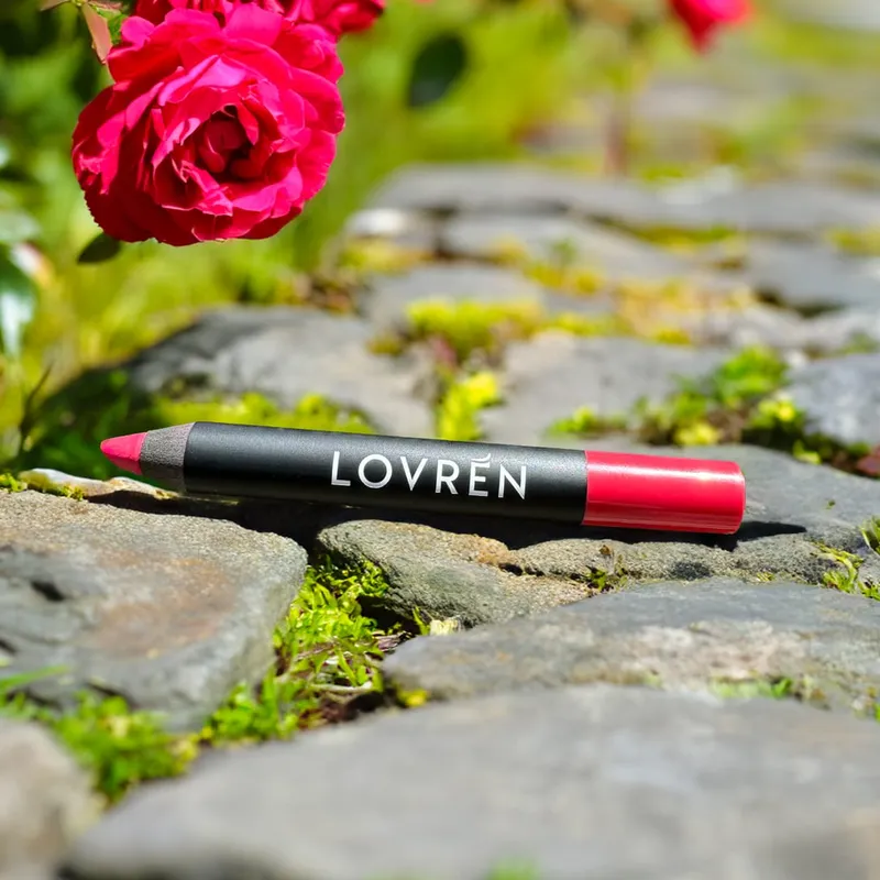 Lovrén pomadka do ust w kredce, z kwasem hialuronowym, długotrwały efekt, RP4 Chermes